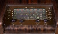 RADIOGRAM: A circa 1940s Australian Kriesler radiogram with short wave and overseas capacity, we are informed a valve needs replacing - 3