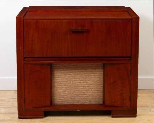 RADIOGRAM: A circa 1956 Australian Healing 'Golden Voice' Model 582G radiogram, radio works but not the turntable
