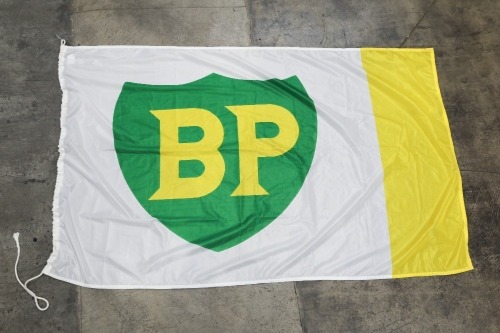 BP: A BP flag, 83cm high, 130cm wide