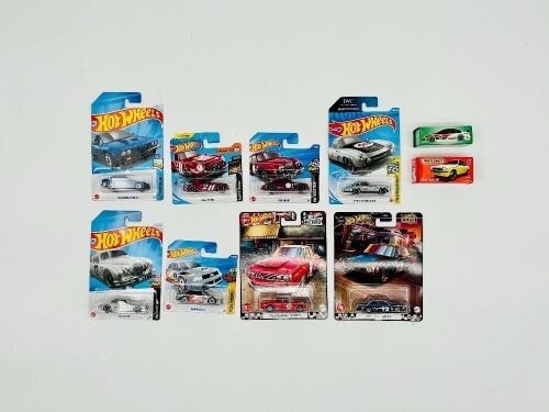 195 · RACE CARS: Ten 1:64 scale models from Hot Wheels and Matchbox, mostly race cars [Location: Sydney]