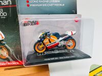 MOTOGP: Three MotoGP 1:18 scale models including Issue number 1 of 'Racing Bikes' with a 1:18 scale Honda NSR500, a 1:18 scale Yamaha YZR-M1 and a Maisto 1:18 scale Ducati Desmosedici GP [Location: Sydney] - 3