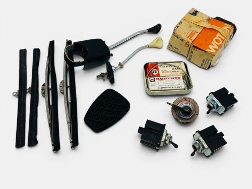 MERCEDES-BENZ: A box of miscellaneous spare parts