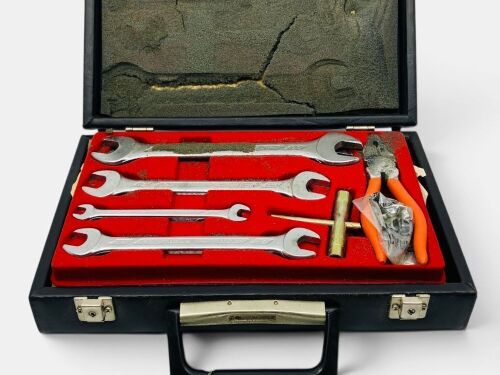 77 · FERRARI 365 TOOL KIT: A 'briefcase' style 1970s Ferrari tool kit to suit a variety of 365 models