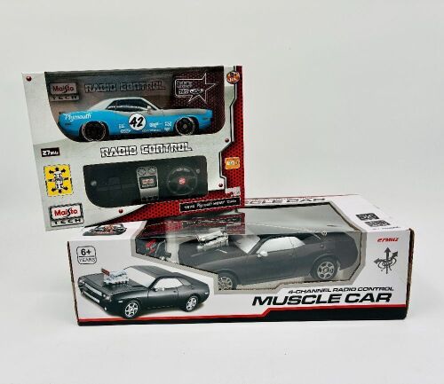 258 · RC CARS: Two RC cars including a 1:24 scale Plymouth Hemi Cuda by Maisto together with a 1:18 scale Dodge Challenger [Location: Sydney]