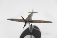 SPITFIRE: A Franklin Mint Spitfire MK1 model aircraft, mounted to stand on base, believed to be 1:48 scale, 15cm high overall - 4