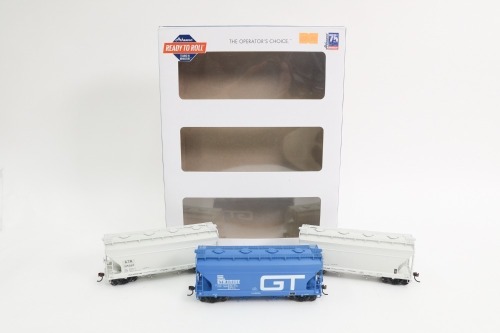 175 · HOPPERS: A set of three HO Scale model Grand Trunk & Western 2-Bay Hoppers by Athearn, boxed
