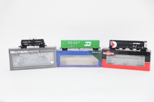 HOPPERS & TANK CAR: Three HO Scale models, including two Hoppers and one Tank car