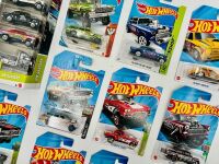 HOT WHEELS: A group of 21 1:64 scale Hot Wheels drag car models [Location: Sydney] - 5