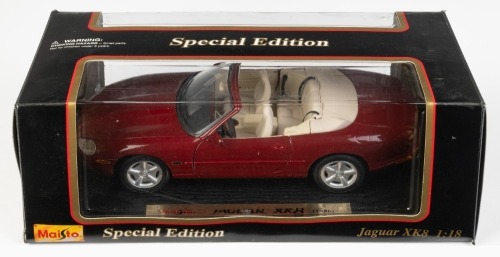 JAGUAR: A Maisto 1:18 scale 1996 Jaguar XK8 model, product model number 31836