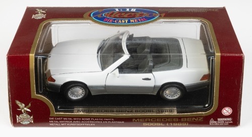 MERCEDES BENZ: A Road Legends 1:18 scale 1989 Mercedes Benz 500SL model, product number 92048