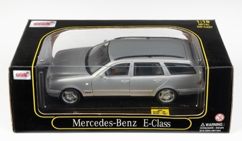 MERCEDES BENZ: A 1:18 scale Anson metal series Mercedes Benz E-class model, product number 30328