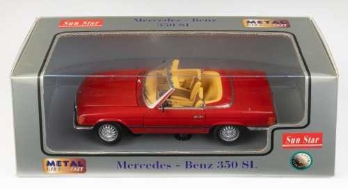 25 · MERCEDES BENZ: A 1:18 scale Sun Star Mercedes Benz 350 SL model, product number 1132