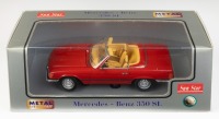 MERCEDES BENZ: A 1:18 scale Sun Star Mercedes Benz 350 SL model, product number 1132