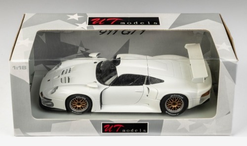 PORSCHE: A 1:18 scale UT models Porsche 911 GT1 model