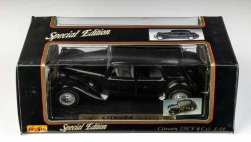 CITROEN: A Maisto 1:18 scale 1952 Citroen 15CV 6 cyl model, model number 31821