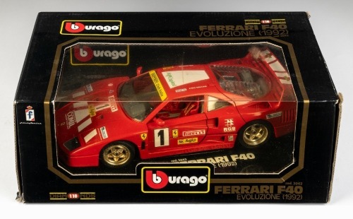 FERRARI: A Bburago 1:18 scale 1992 Ferrari F40 Evoluzione model, has Pininfarina reference on packaging, model number 3042