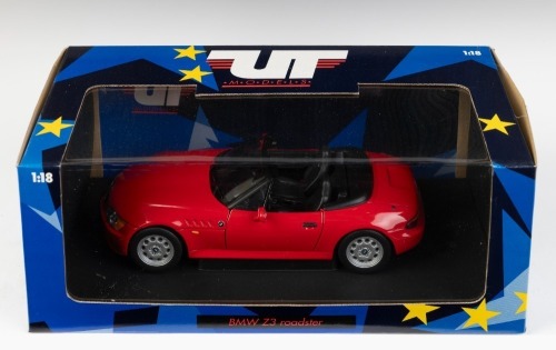 BMW: A 1:18 scale UT models BMW Z3 cabriolet model, product number 180 024330