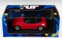 BMW: A 1:18 scale UT models BMW Z3 cabriolet model, product number 180 024330