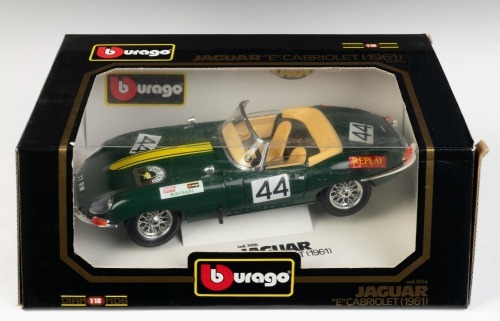 72 · JAGUAR: A Bburago 1:18 scale 1961 Jaguar "E" Cabriolet model, in race livery, product model number 3016