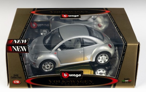 79 · VOLKSWAGEN: A Bburago 1:18 scale 1998 Volkswagen new beetle model, product model number 3322