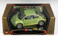 VOLKSWAGEN: A Bburago 1:18 scale 1998 Volkswagen new beetle model, model number 3342