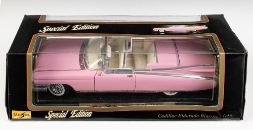 CADILLAC: A Maisto 1:18 scale 1959 Cadillac Eldorado Biarritz model, model number 31813