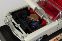 CADILLAC: A 1:18 scale Maisto 1959 Cadillac Eldorado Biarritz in white with red interior - 2