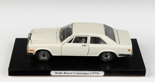 105 · ROLLS-ROYCE: A 1:18 scale Bburago 1975 Rolls-Royce Camargue