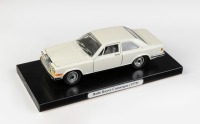 ROLLS-ROYCE: A 1:18 scale Bburago 1975 Rolls-Royce Camargue - 2