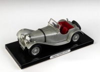 JAGUAR: A 1:18 scale Bburago 1937 Jaguar SS100 - 3