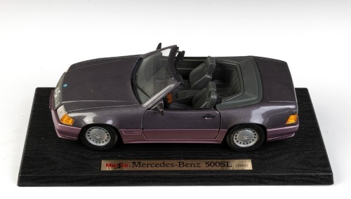 MERCEDES: A 1:18 scale Maisto 1989 Mercedes-Benz 500SL