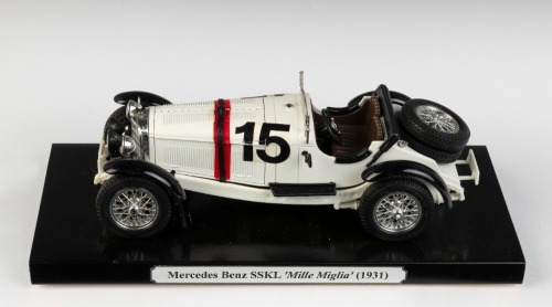 MERCEDES: A 1:18 scale Bburago 1931 Mercedes-Benz SSKL (Mille Miglia)