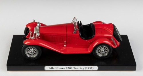 ALFA ROMEO: A 1:18 scale 1932 Alfa Romeo 2300 Touring