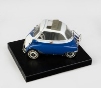 BMW ISETTA: A 1:18 scale model of a 1957 BMW 250 Isetta, believed to be Bburago or Welly - 3