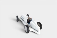 MERCEDES: A highly detailed CMC 1:18 scale 1934 Mercedes-Benz W25 (#M-065), limited edition (2315 of 3000) in white paintwork, in original box - 5