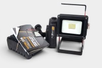 WORKLIGHT: A Workzone portable LED Work Light, adjustable, with battery, battery charger and manual. Tested and working