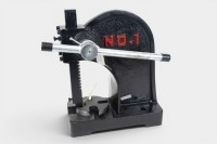 ARBOR PRESS: A modern heavy cast manual arbor press, rated to 1 ton of pressure, appears unused