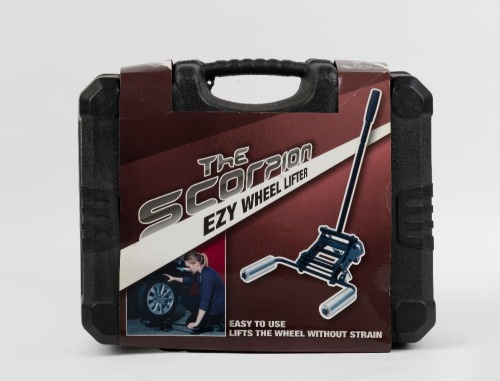 WHEEL LIFTER: The Scorpion 'Ezy Wheel Lifter' tool, within case
