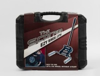 WHEEL LIFTER: The Scorpion 'Ezy Wheel Lifter' tool, within case