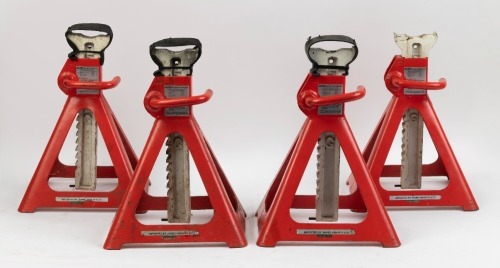 376 · JACK STANDS: A set of four heavy duty jack stands, ratchet style, 5 tonne capacity