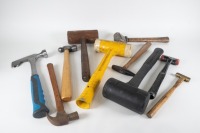 HAMMERS: A tray of assorted hammers, includes some ball been, knock-off & mallet types of differing sizes
