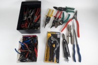 PLIERS / WIRE CUTTERS: A tray of assorted pliers & wire cutters, includes mostly needle nose type pliers