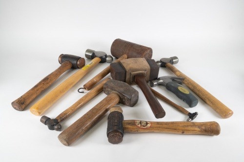 420 · HAMMERS: A tray of assorted hammers, includes some ball been, knock-off & mallet types of differing sizes