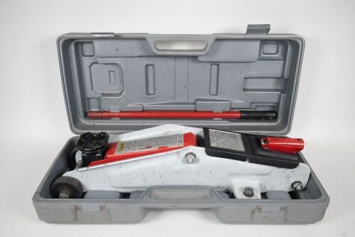 352 · JACK: A Larin trolley jack, model No.DQY-4001, two tonne carrying capacity, with plastic case