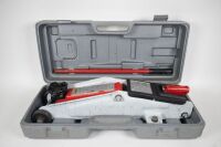JACK: A Larin trolley jack, model No.DQY-4001, two tonne carrying capacity, with plastic case