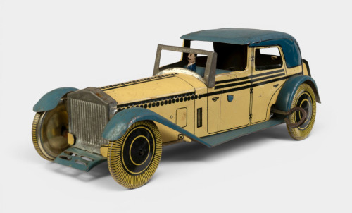WELLS BRIMTOY: A fine circa 1930s Wells Brimtoy (England) tinplate clockwork Rolls-Royce limousine with driver, 23cm long
