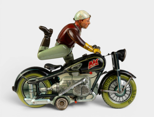 ARNOLD MAC 700: A fine circa 1940s K. Arnold & Co. (Germany) 'Arnold Mac 700' tinplate clockwork motorcycle with rider, 20cm long