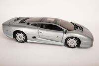 JAGUAR: A highly detailed Maisto 1:12 scale Jaguar XJ220, with opening parts - 3
