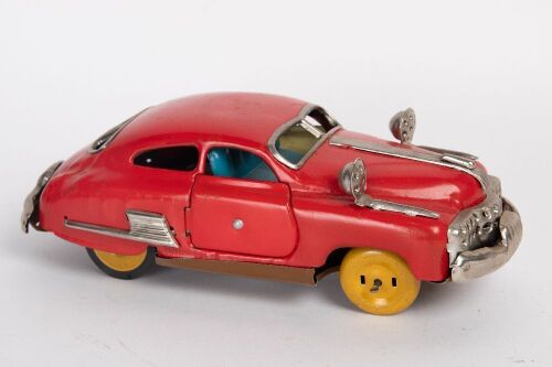 FRICTION CAR: A c1950s Japanese made tinplate friction US style car, 20cm long