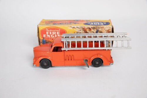 METTOY: A c1950s Mettoy (UK) tinplate wind-up mechanical fire engine (No.850), 19cm long, in original box